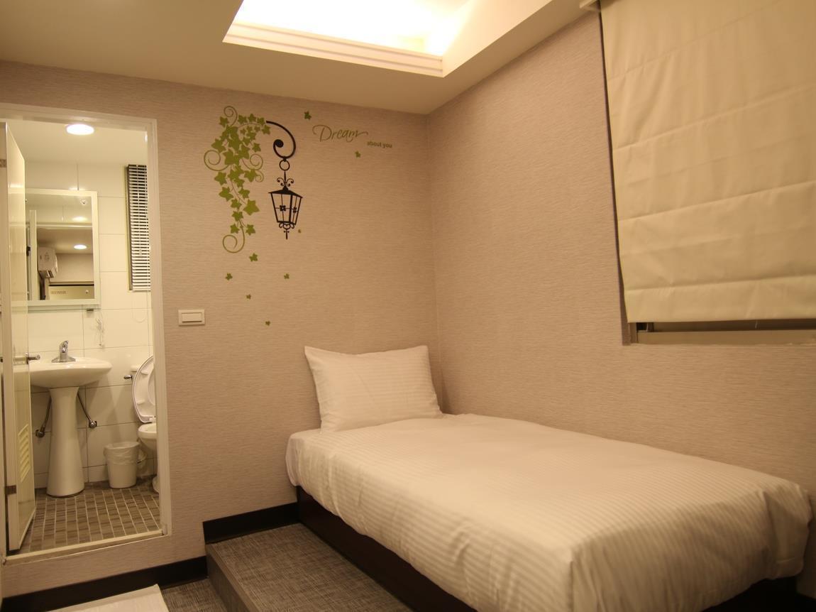 Holiday Fun Hotel Taipei